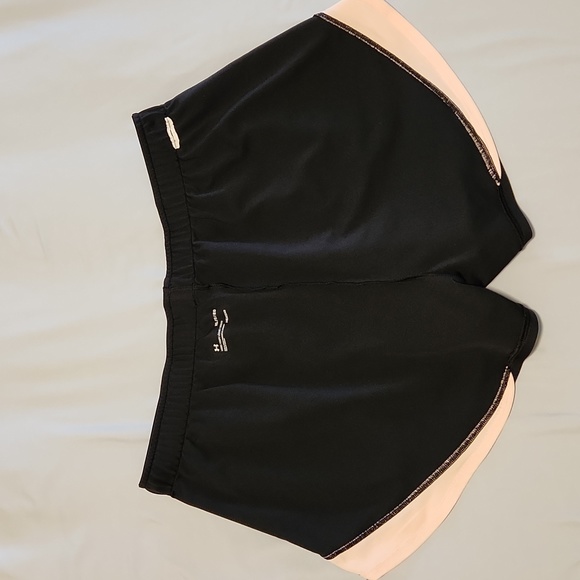 Under Armour Shorts XL - Picture 8 of 8
